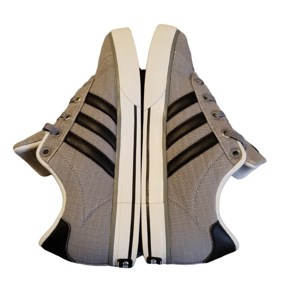 Adidas SHW 675001 Gray/Black Low Top Sneakers  Men's 5 /Women's 6.5